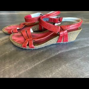 Teva 8.5 Red Wedge Sandal EUC
